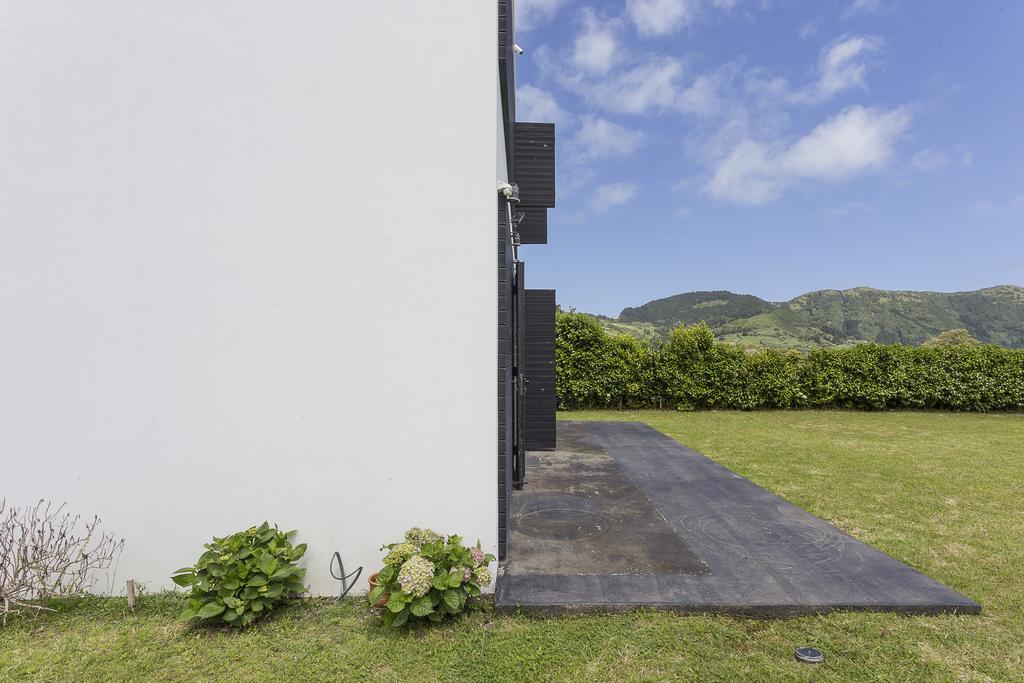 Casa das Camélias - Family Villa by the lagoon Sete Cidades Esterno foto