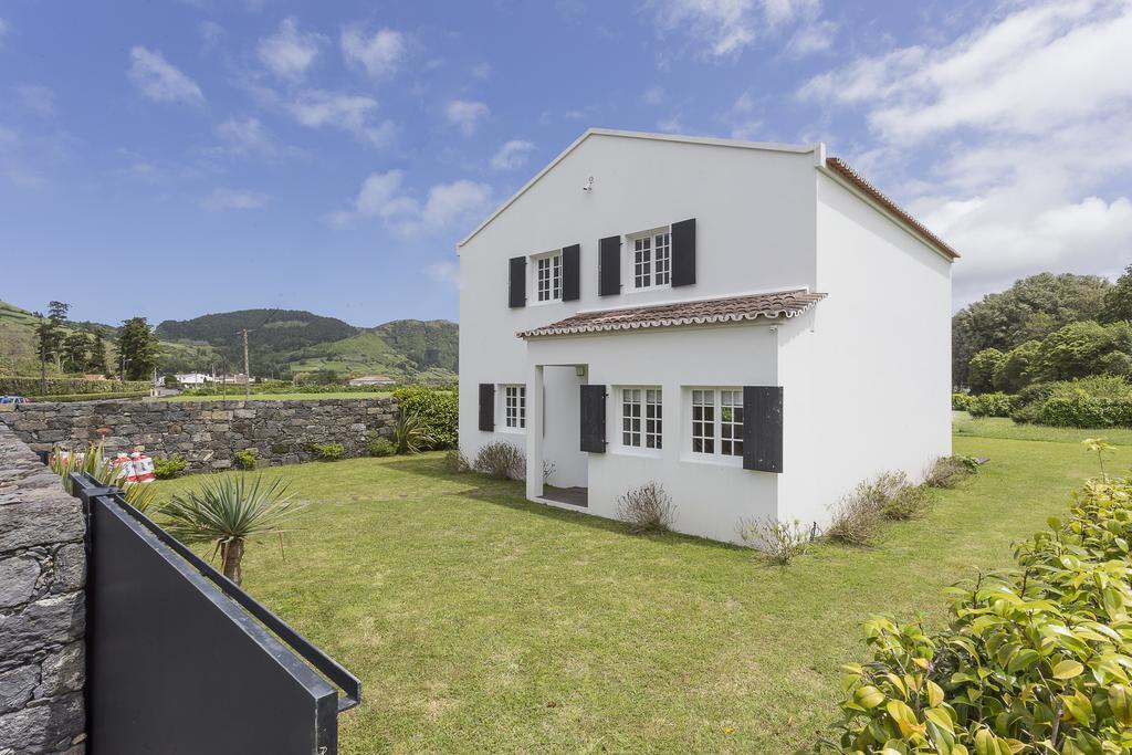 Casa das Camélias - Family Villa by the lagoon Sete Cidades Esterno foto