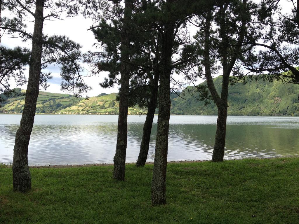 Casa das Camélias - Family Villa by the lagoon Sete Cidades Esterno foto